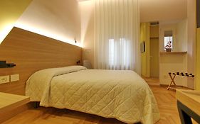 Dea Rome Suites